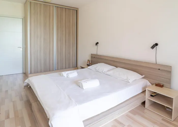 Sunny Flat With Pool Apartamento *