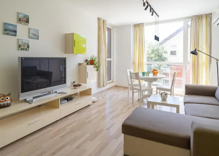 Sunny Flat With Pool Apartamento Varna