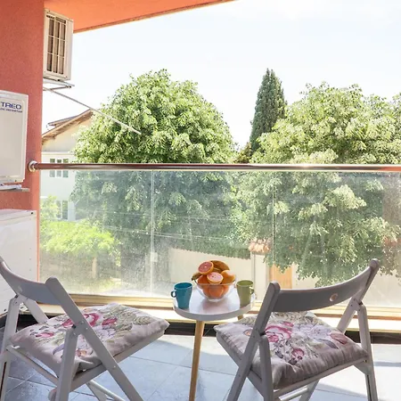 Sunny Flat With Pool Daire Varna