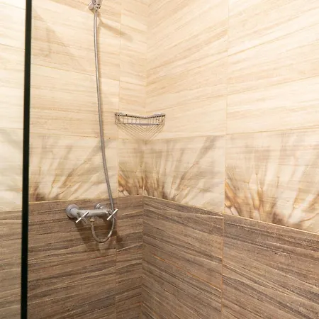 Sunny Flat With Pool