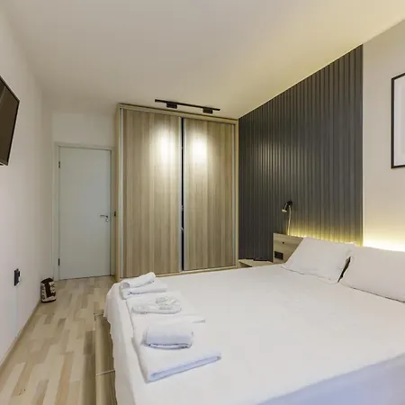 Апартаменти Sunny Flat With Pool Варна