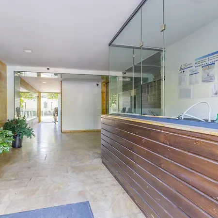 Sunny Flat With Pool Апартаменти