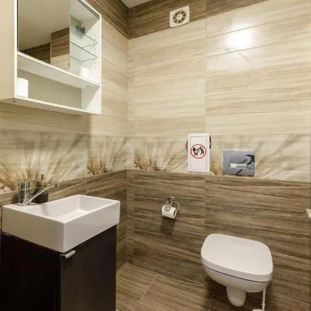 Апартаменти Sunny Flat With Pool Варна