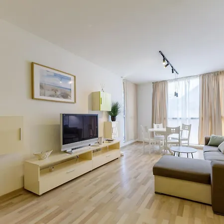Sunny Flat With Pool Апартаменти Варна