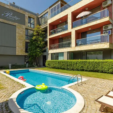 Sunny Flat With Pool Апартаменти Варна