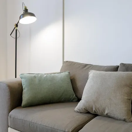 Апартаменти Sunny Flat With Pool